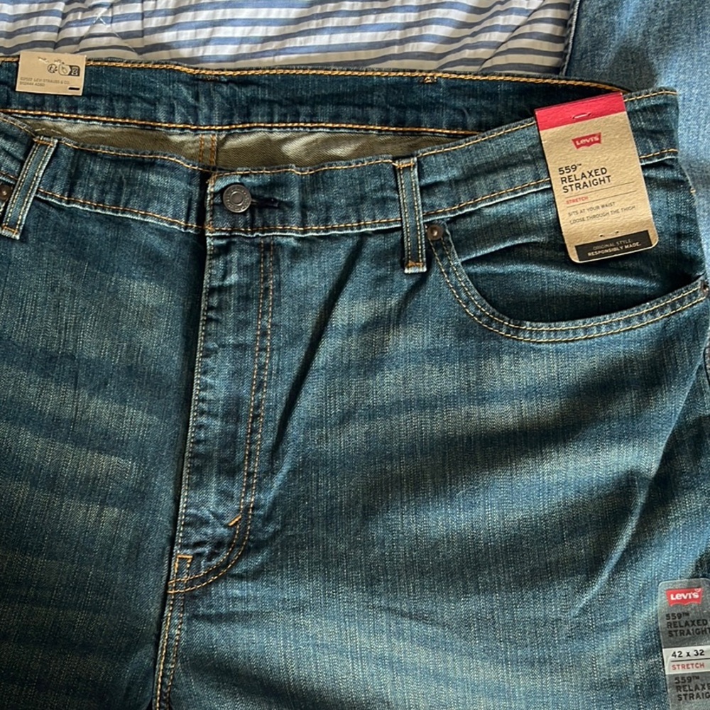 Levi's Relaxed 559 Blue Jeans with Classic Indigo Wash w42 l32 nwt